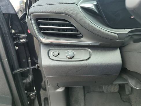 Used 2025 Buick Envista Preferred FWD image 19