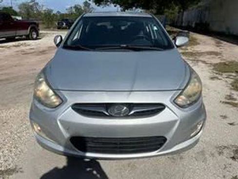 Used 2013 Hyundai Accent SE image 2