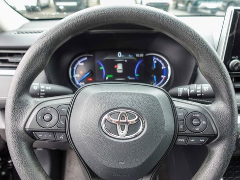 Used 2025 Toyota RAV4 XLE image 12