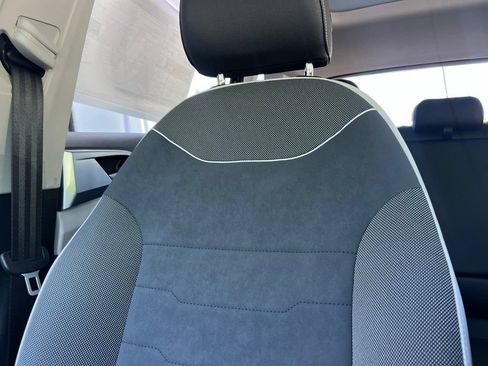 New 2026 Volkswagen Taos SE FWD image 21