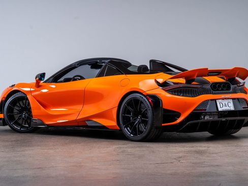 Used 2022 McLaren 765LT RWD image 7