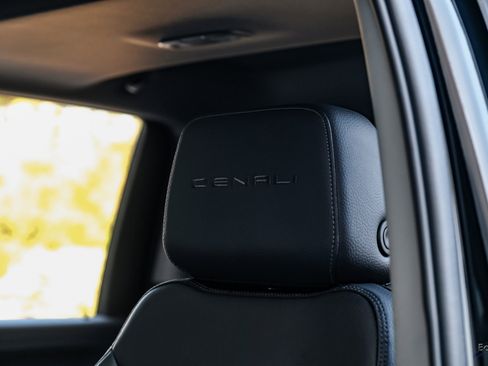 Used 2022 GMC Sierra 3500 Denali w/ Technology Package image 39