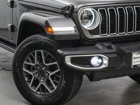 Used 2025 Jeep Wrangler Unlimited Sahara w/ Safety Group AWD/4WD image 3