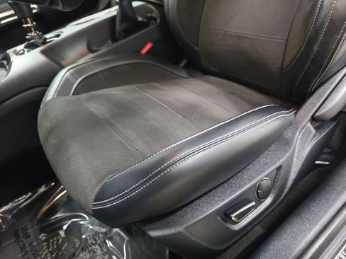 Used 2016 Ford Mustang Shelby GT350 w/ Technology Package RWD image 27