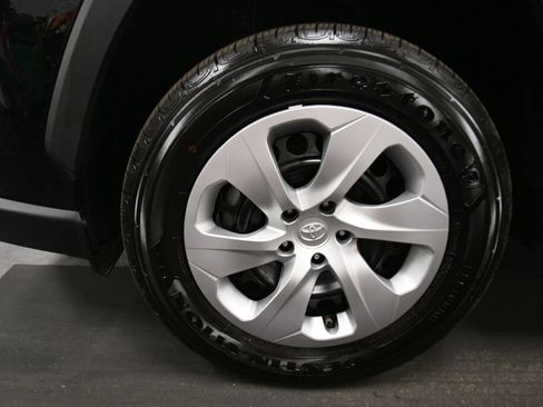 Certified 2025 Toyota RAV4 LE AWD/4WD image 31
