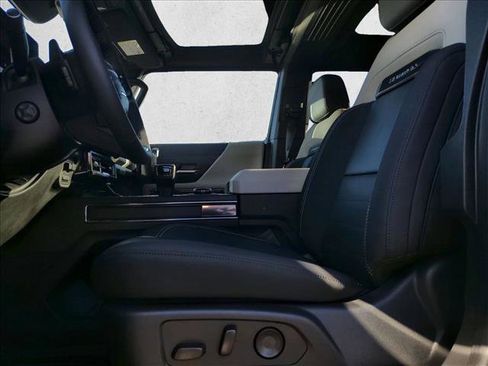 New 2026 GMC Hummer EV 4x4 Crew Cab w/ LPO, Sport Package image 8