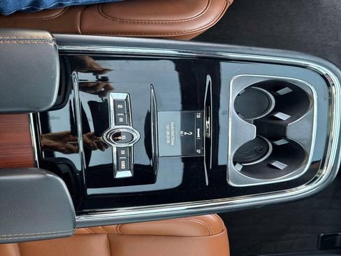 Used 2019 Lincoln Navigator L Reserve AWD/4WD image 16