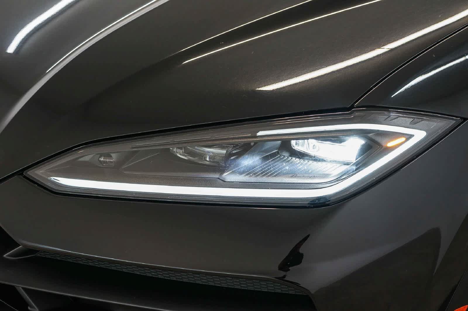 Used 2025 Lamborghini Urus SE AWD/4WD image 17