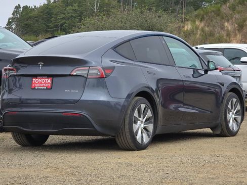 Used 2021 Tesla Model Y Long Range AWD/4WD image 4