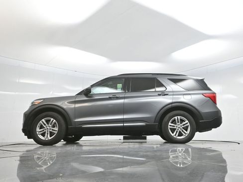Used 2022 Ford Explorer XLT image 63