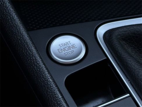 Certified 2024 Volkswagen Jetta SE w/ Panoramic Sunroof Package image 20