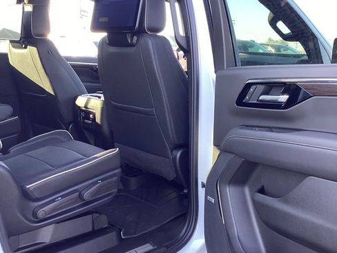 New 2026 Chevrolet Suburban Premier image 31