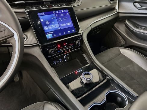 Used 2024 Jeep Grand Cherokee L Laredo image 25