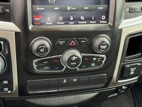 Used 2019 RAM 1500 Classic SLT w/ Luxury Group image 25