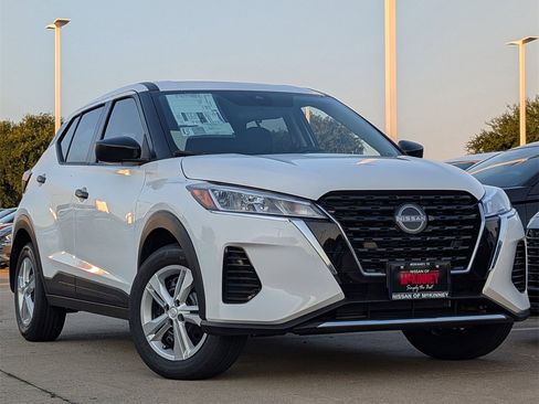 New 2025 Nissan Kicks Play S image 2