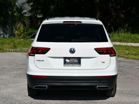 Used 2018 Volkswagen Tiguan S image 5
