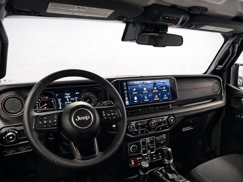 Used 2025 Jeep Wrangler Unlimited Rubicon AWD/4WD image 20