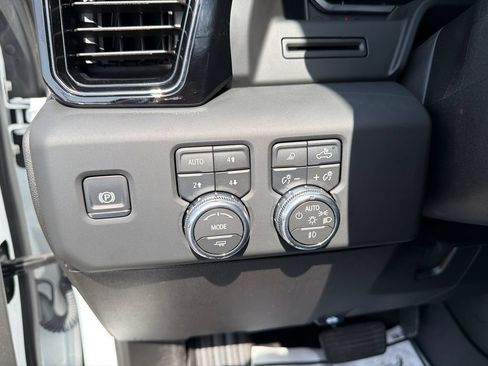 Used 2025 GMC Sierra 2500 AT4 AWD/4WD image 25