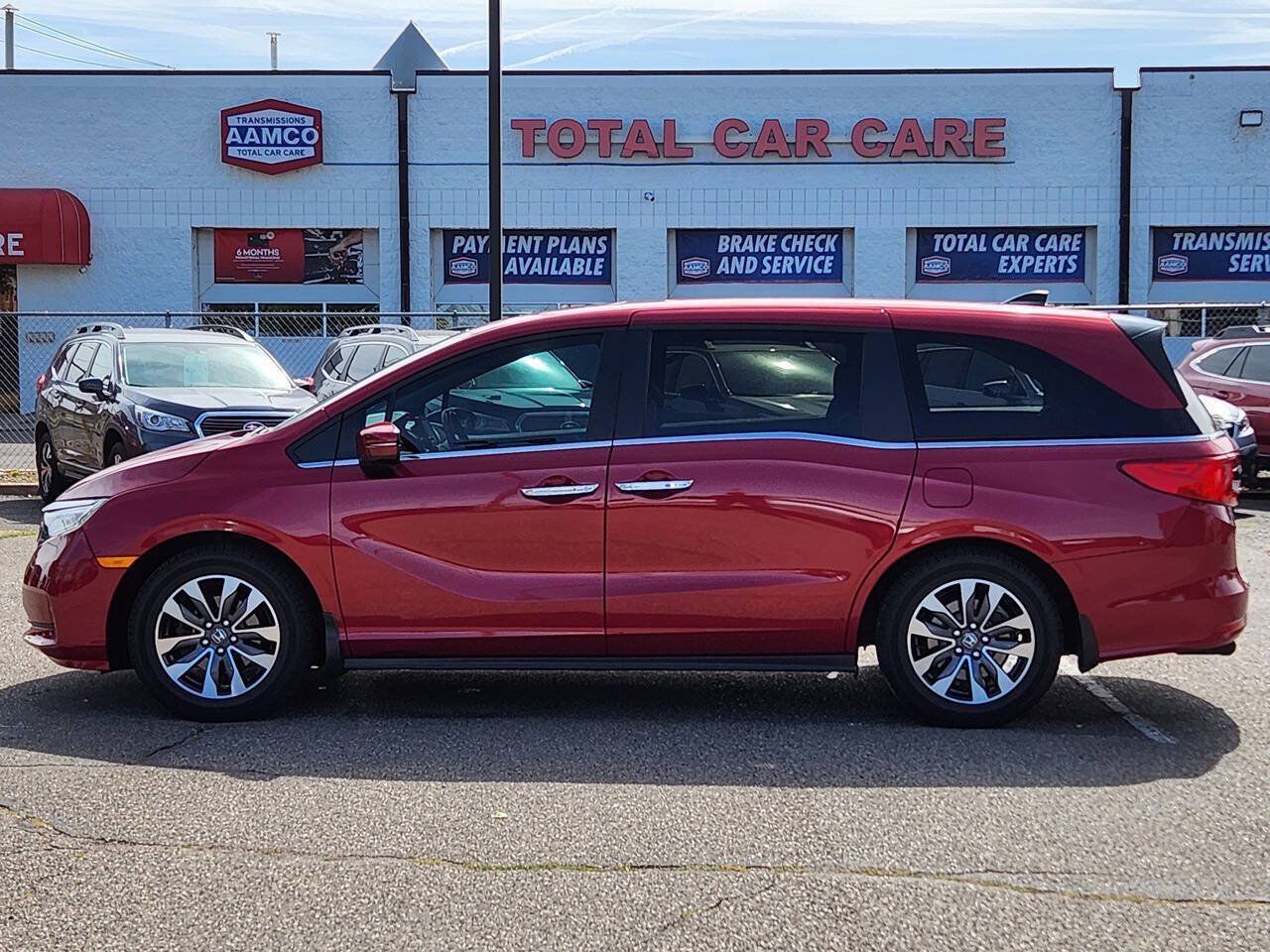 Used 2024 Honda Odyssey EX-L image 2