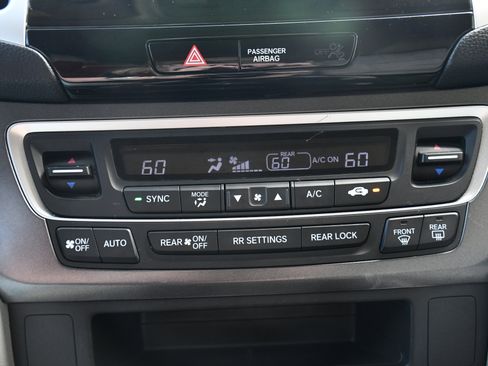 Used 2017 Honda Pilot EX image 11