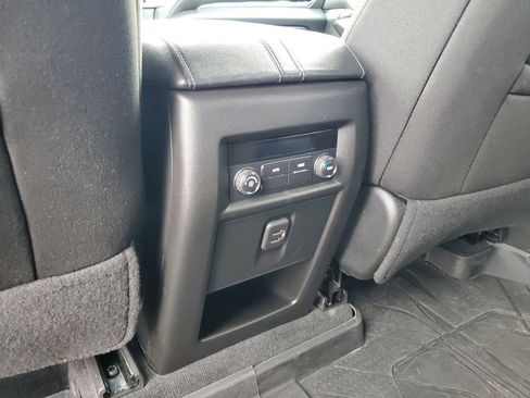 Used 2023 Chevrolet Traverse LT image 29