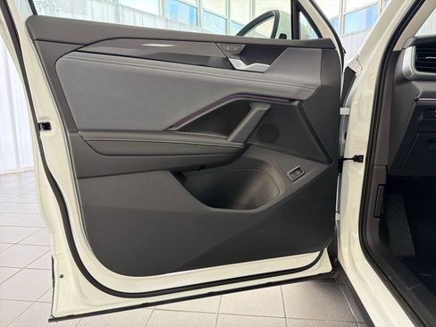New 2026 Volkswagen Tiguan SE FWD image 16