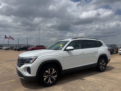 Used 2024 Volkswagen Atlas SE FWD image 11