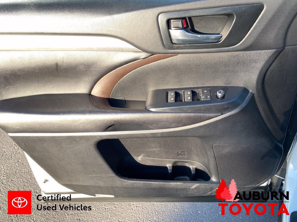 Certified 2019 Toyota Highlander XLE w/ Carpet Mat Package (TMS) AWD/4WD image 10