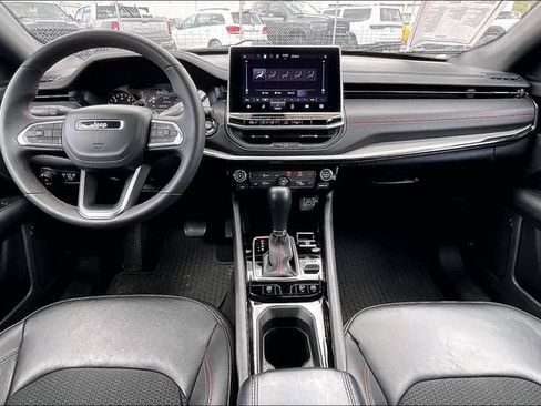 Used 2025 Jeep Compass Trailhawk AWD/4WD image 15