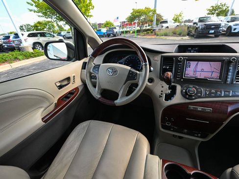 Used 2011 Toyota Sienna Limited w/ Premium Pkg FWD image 34