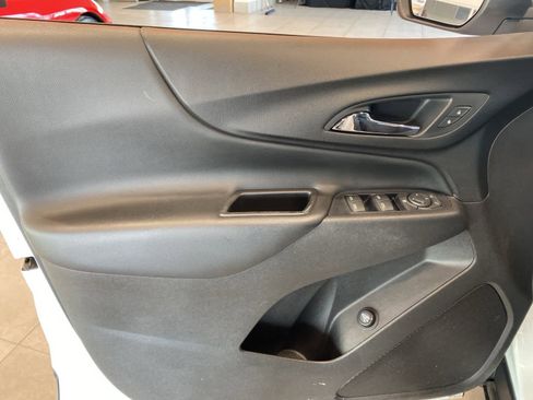 Used 2020 Chevrolet Equinox LT image 18