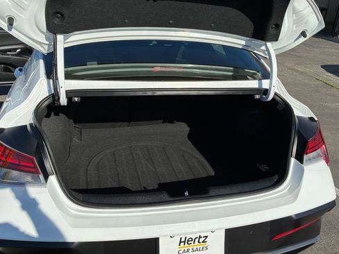 Used 2025 Hyundai Elantra SEL image 31