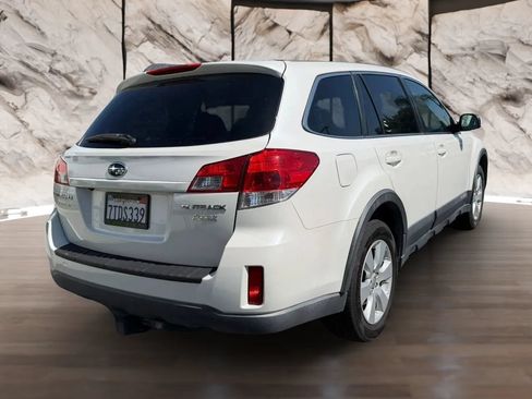 Used 2011 Subaru Outback 2.5i Premium AWD/4WD image 6