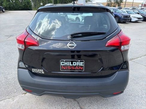 Used 2018 Nissan Kicks S FWD image 7
