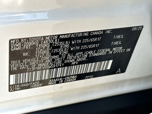 Used 2025 Toyota RAV4 XLE AWD/4WD image 31