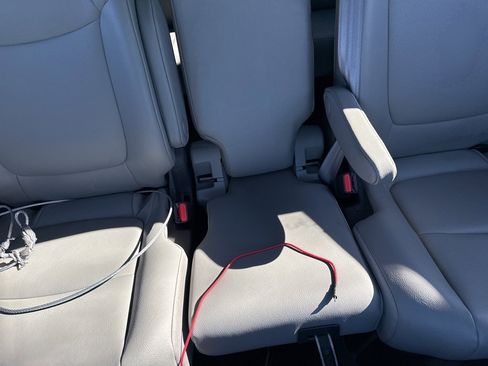 Used 2025 Toyota Sienna XLE image 8