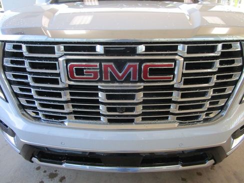 New 2026 GMC Yukon Denali w/ Denali Reserve Package RWD image 34