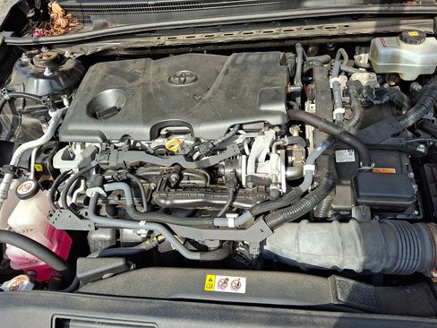 Used 2020 Toyota Camry XLE FWD image 29