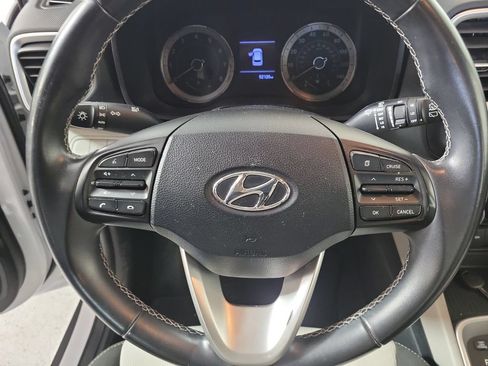 Used 2022 Hyundai Venue SEL w/ Cargo Package FWD image 15
