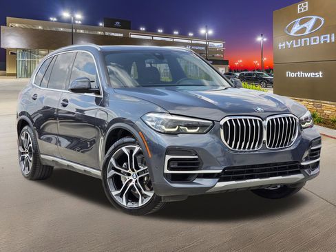 Used 2022 BMW X5 sDrive40i w/ Premium Package RWD image 3