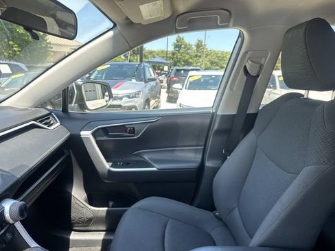 Used 2021 Toyota RAV4 LE AWD/4WD image 15