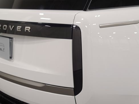 New 2026 Land Rover Range Rover SE image 18