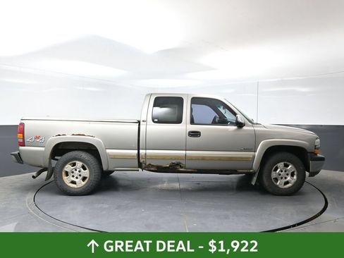 Used 2001 Chevrolet Silverado 1500 LS w/ Firm Ride Suspension Pkg AWD/4WD image 2