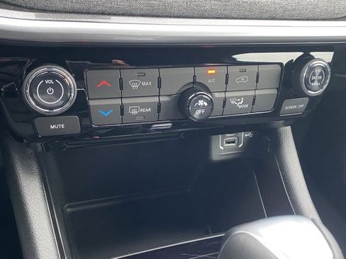 New 2026 Jeep Compass Latitude image 21