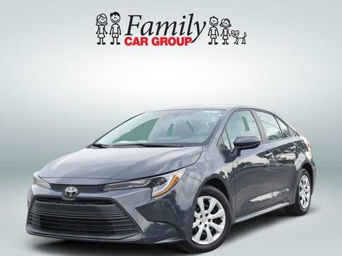 Used 2025 Toyota Corolla LE FWD image 1