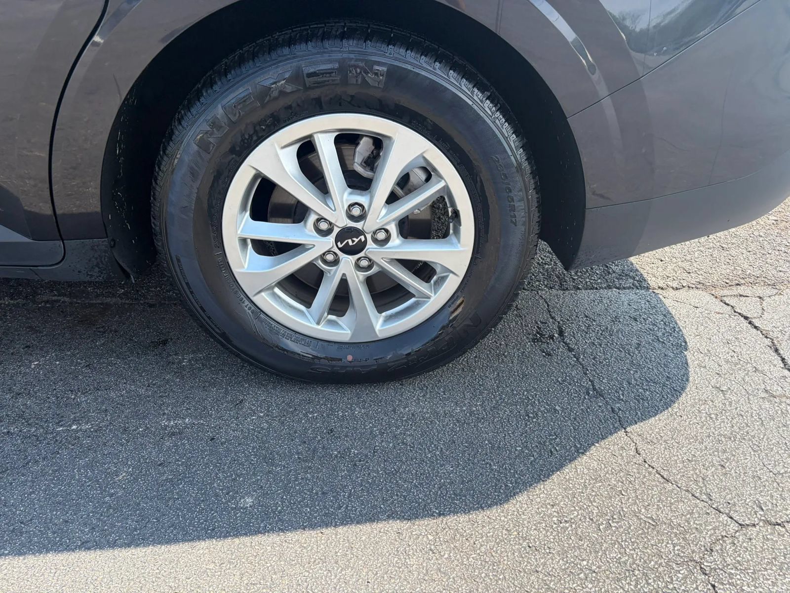 Used 2022 Kia Carnival LX FWD image 12