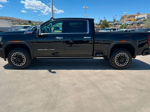 Used 2024 GMC Sierra 3500 Denali w/ Denali Reserve Package AWD/4WD image 2