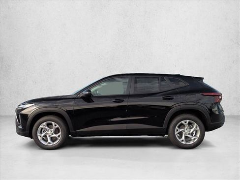 New 2026 Chevrolet Trax LS w/ LS Convenience Package FWD image 5
