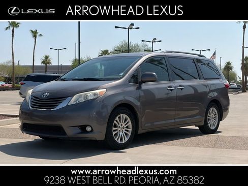 Used 2015 Toyota Sienna XLE FWD image 1