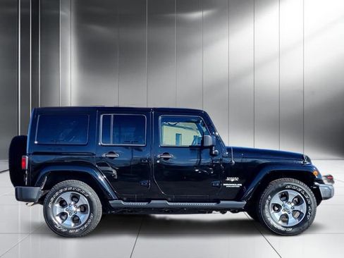 Used 2016 Jeep Wrangler Unlimited Sahara w/ Connectivity Group image 23